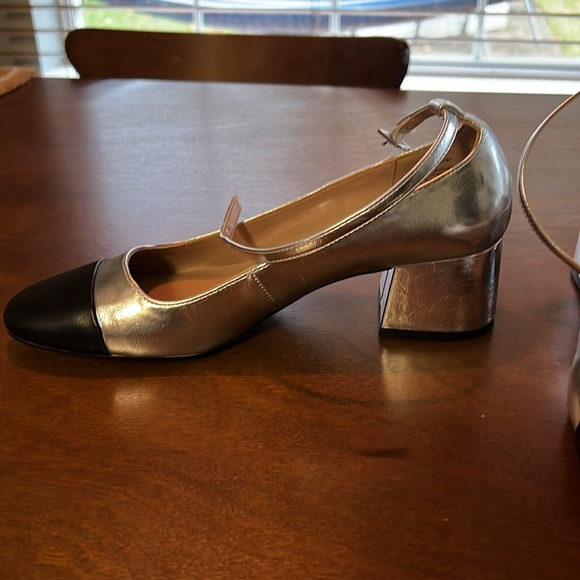 Steve Madden Eli pump. Size 8.5. NWOT. Silver shoe with black toe box. - Picture 4 of 6